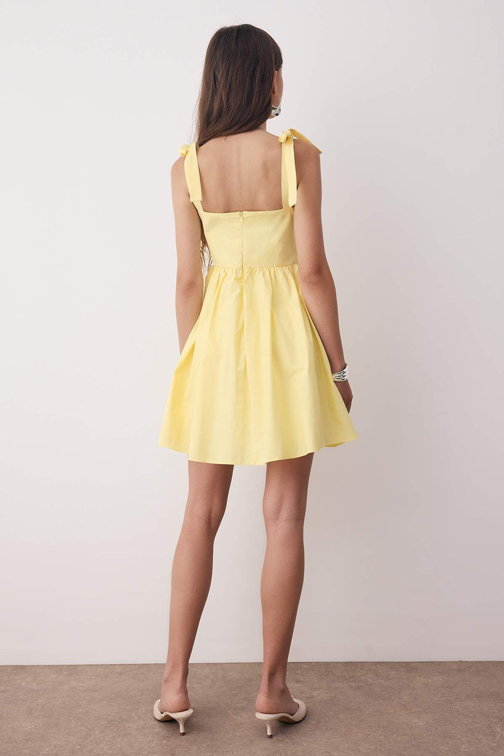 Ac?k Sar? Yaka Detayl? Fiyonklu Poplin Dokuma Elbise TWOSS25EL00891