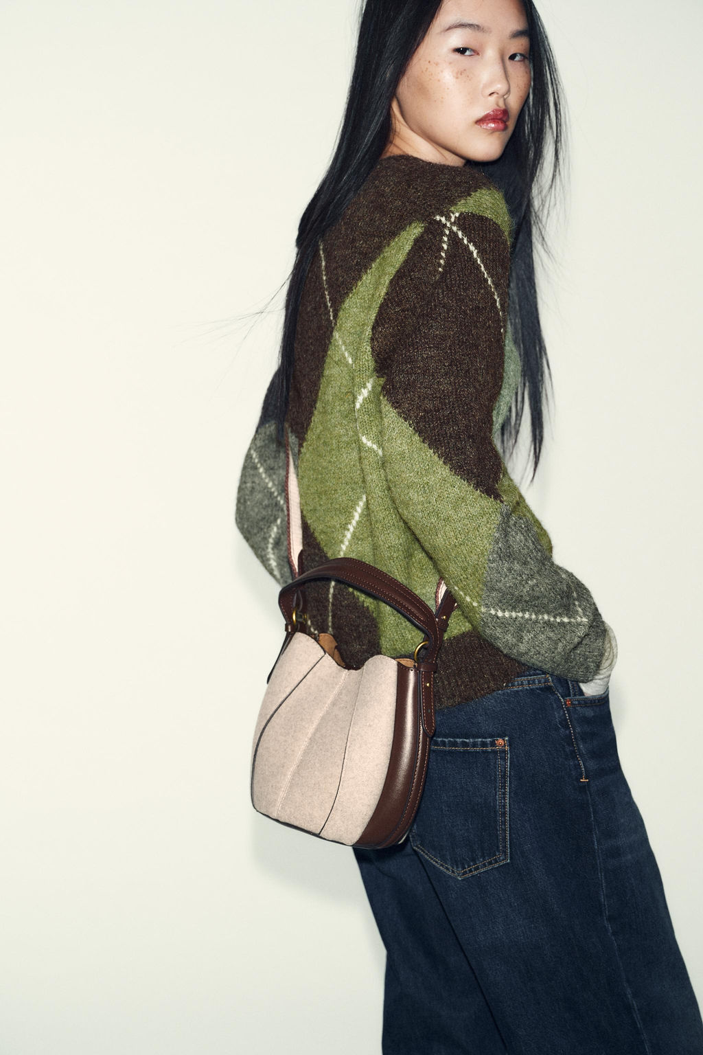 TOPSTITCH FABRIC BUCKET BAG - Zara фото 11