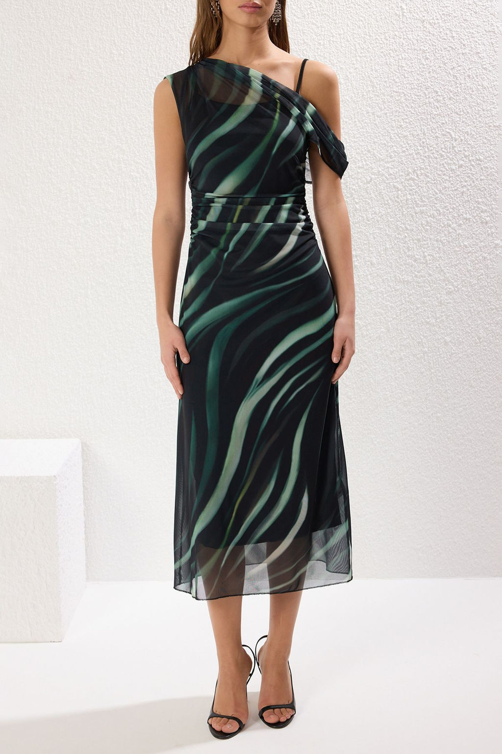 Cok Renkli Soyut Bask?l? Buzgu / Drape Midi Tul Vucuda Oturan Esnek Orme Elbise TWOSS25EL00104