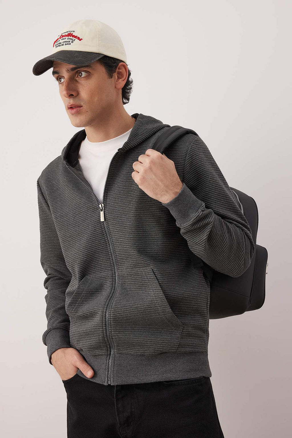 Siyah Regular/Normal Kesim Fermuarl? Kapusonlu Dokulu Sweatshirt TMNAW26SW00067 - Trendyolmilla фото 21