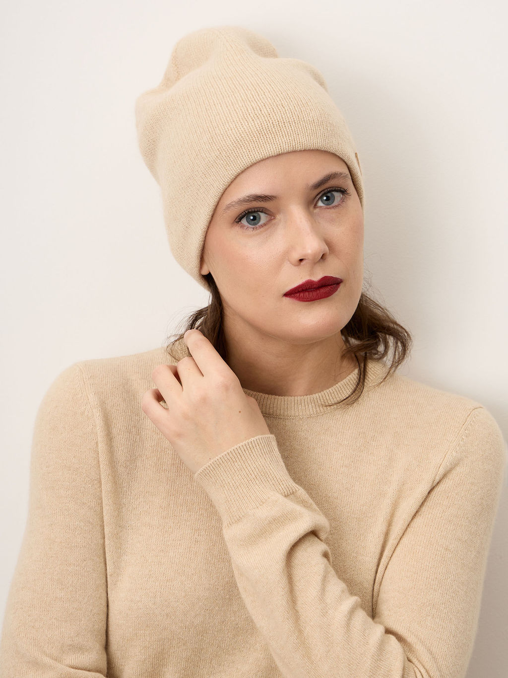 Шапка из кашемира 15-14-019-0C бежевая