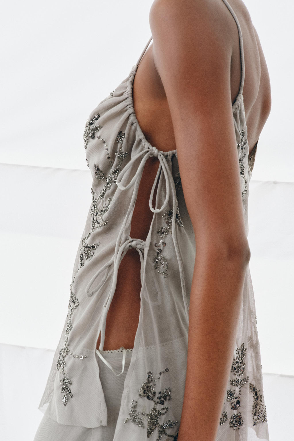 TOP BORDADOS LENTEJUELAS / Gris claro - Zara фото 7