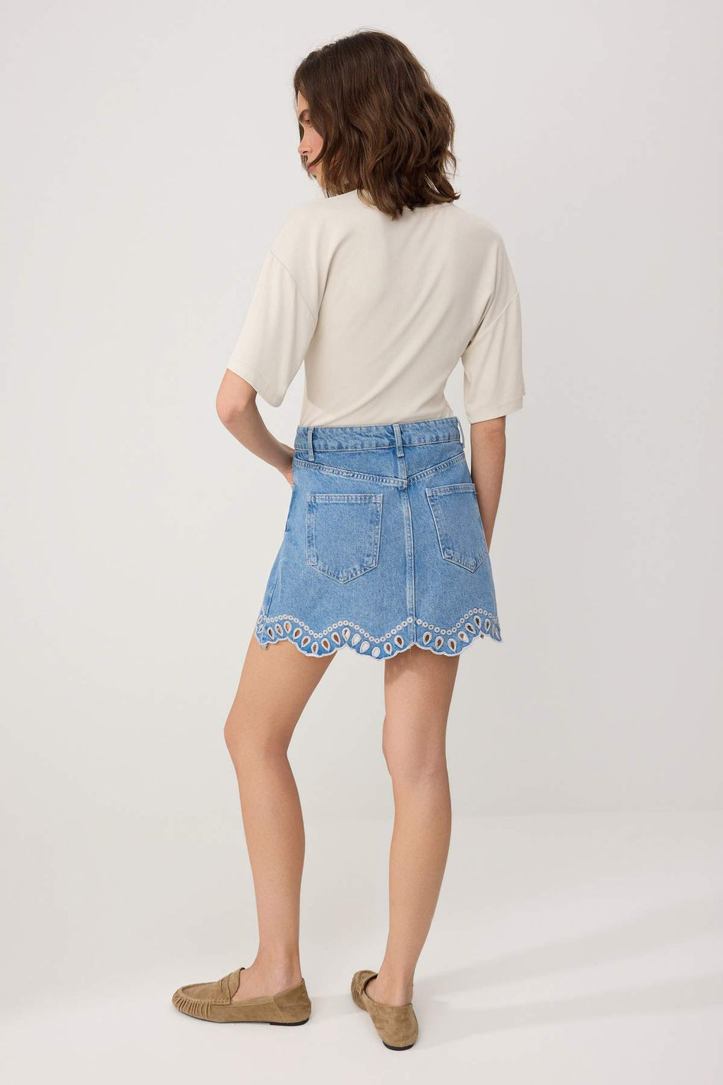 Mavi Brode Detayl? Mini Denim Etek TWOSS26ET00159 - Trendyolmilla фото 4
