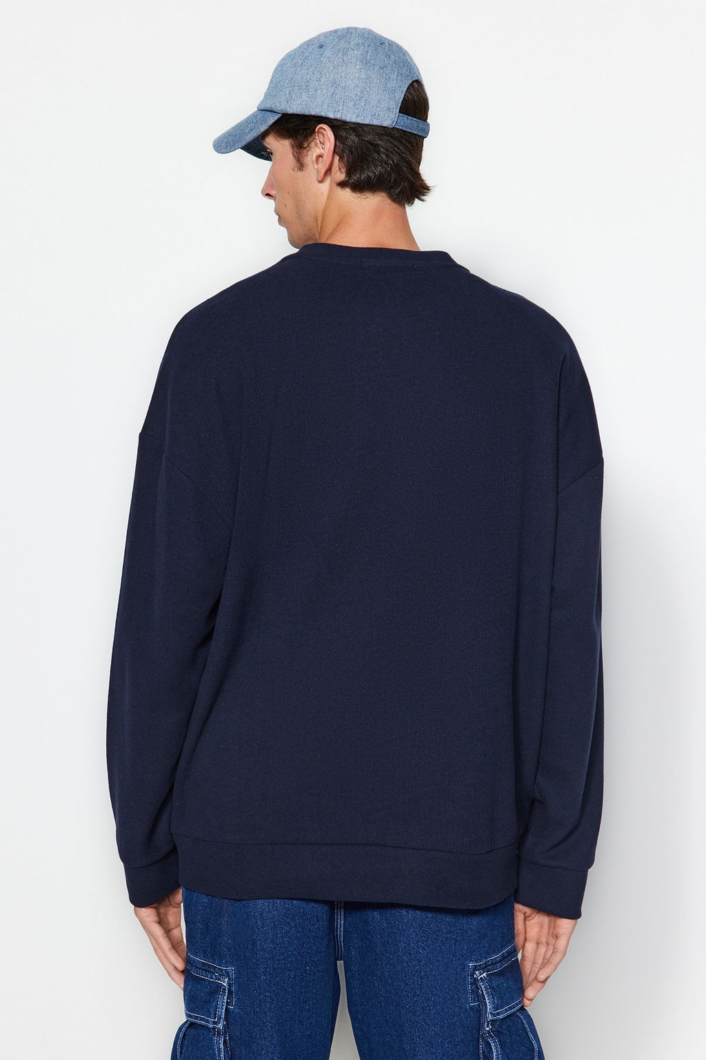 TRENDYOL MAN Lacivert Bisiklet Yaka Oversize/Genis Kesim Yumusak F?rcal? Selanik Sweatshirt TMNAW24SW00057 - Trendyolmilla фото 14