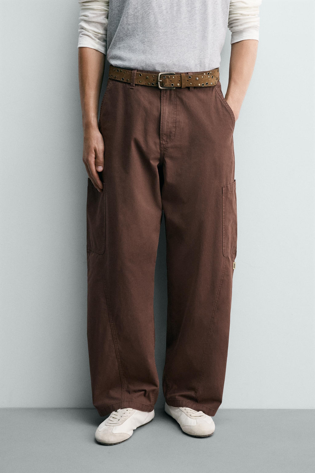 PANTALON CARGO BALLOON FIT COSTURAS / Marr?n - Zara фото 2
