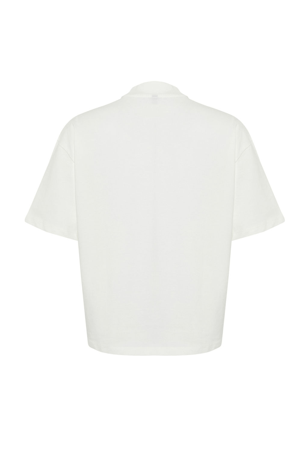 Beyaz %100 Kal?n Pamuklu Dik Yaka Truvakar Kol Orme T-Shirt TWOSS24TS00074