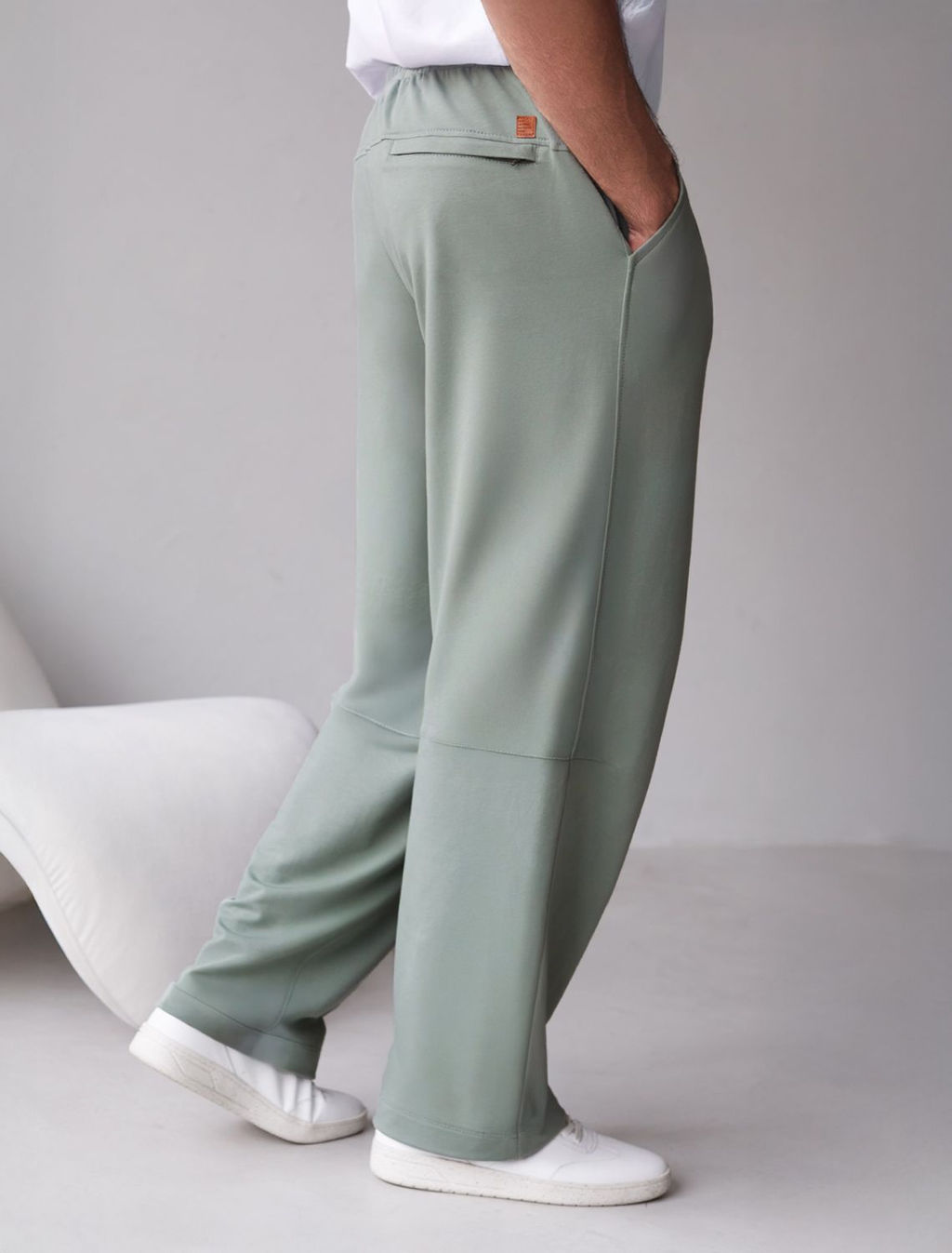 Брюки прямые на резинке из футера двухнитки с эластаном с затяжкой по низу