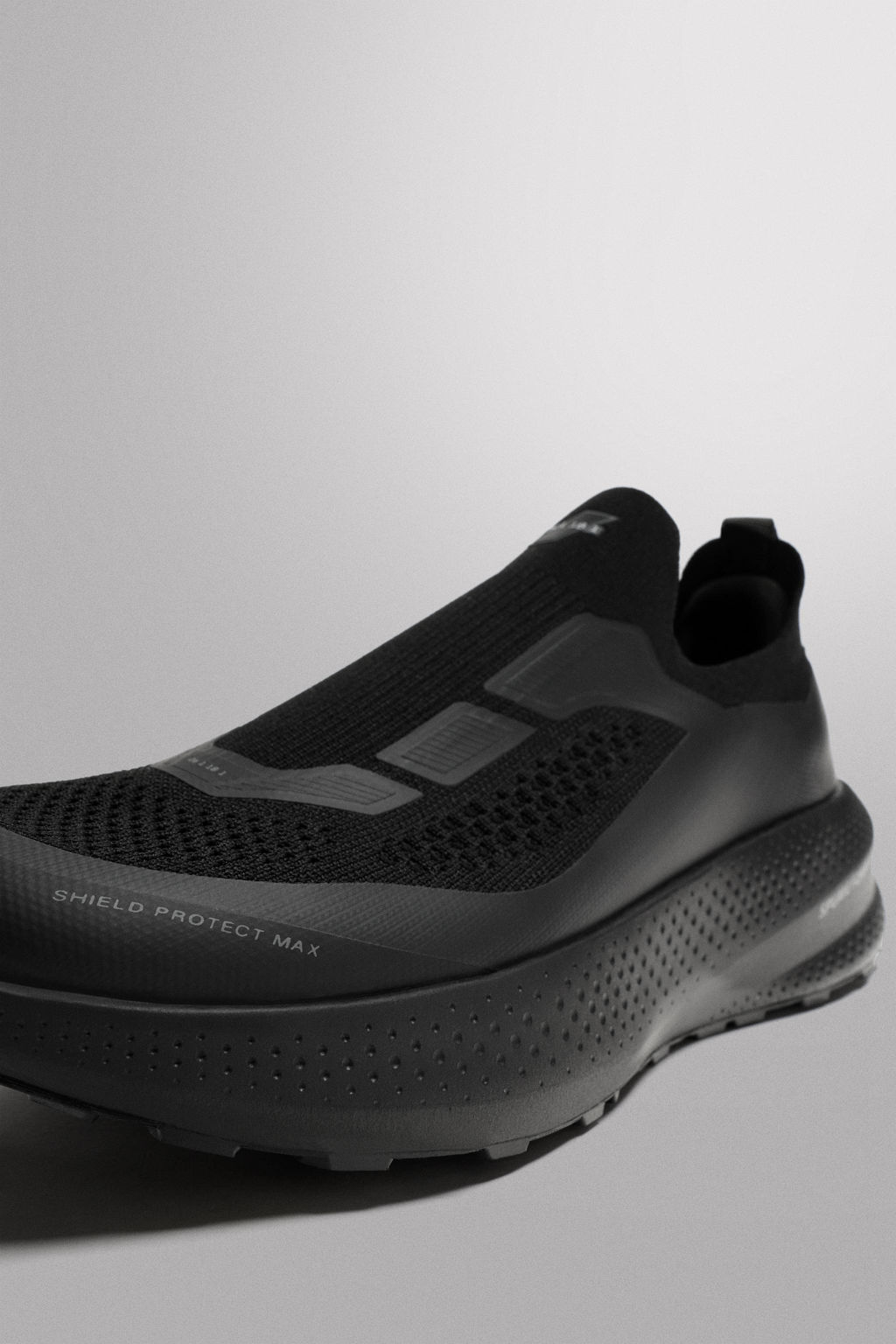 LACELESS RUNNING TRAINERS