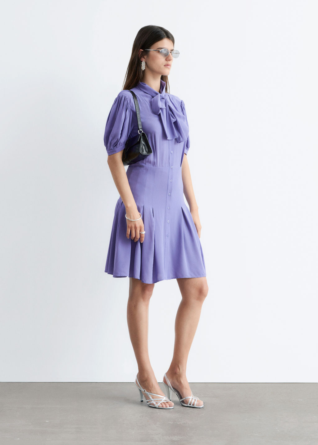 Minivestido con lazo en el cuello - H&m фото 3