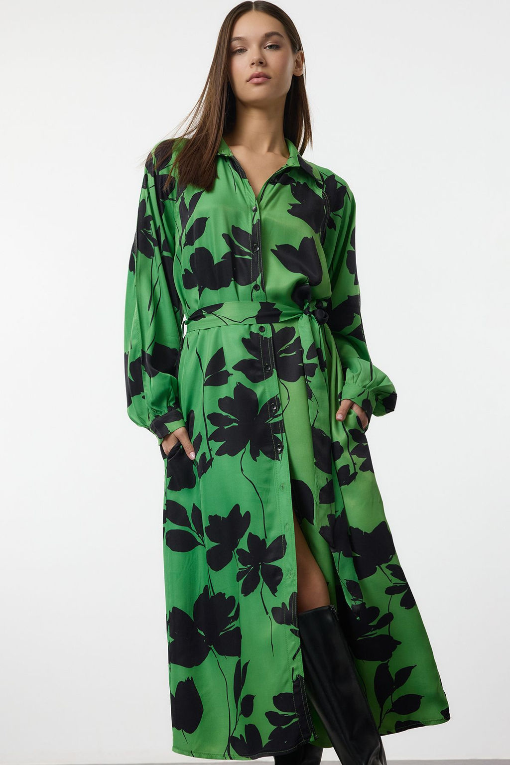 Trendyolmilla Yesil Cicekli Genis Kal?p Kollar? Dikis Detayl? Premium Kumas Maxi Gomlek Elbise TWOAW25EL00512 фото 2