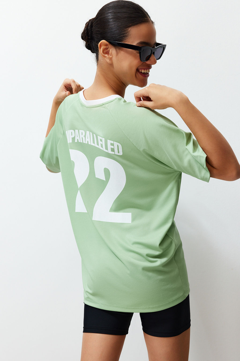 TRENDYOLMILLA Yesil Oversize Slogan Bask?l? Bisiklet Yaka K?sa Kollu Orme T-Shirt TWOSS24TS00108 фото 2