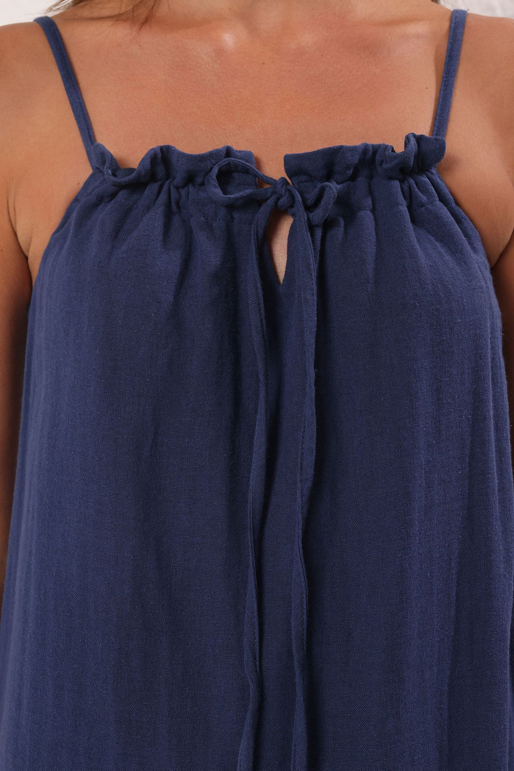 Trendyolmilla Ekru Genis Kesim Baglama Detayl? Midi Muslin Dokuma Elbise TWOSS25EL00718  фото 3