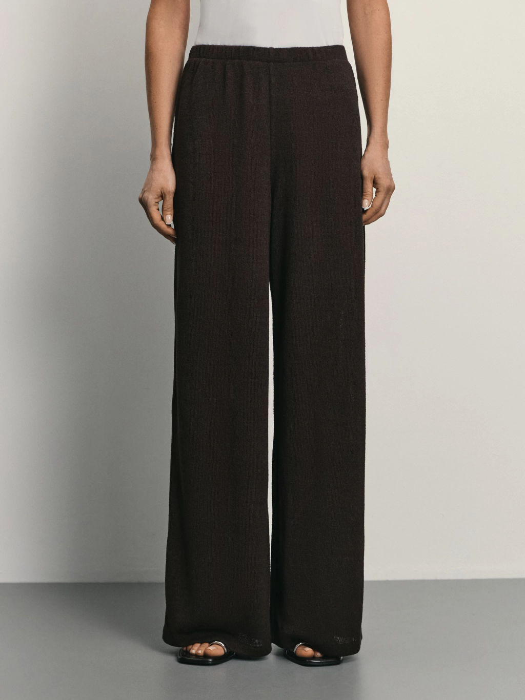 Широкие брюки из фактурной ткани / Zarina  фото 3