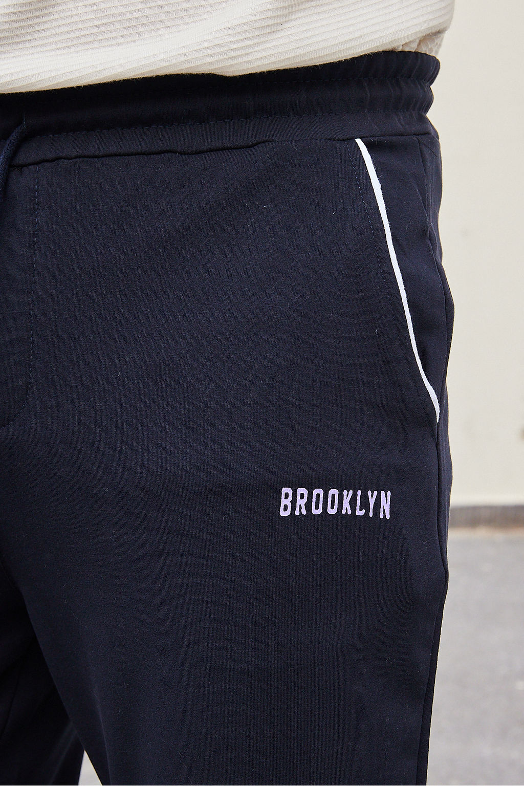 Lacivert Regular Fit Bask?l? Biyeli Lastik Paca Esofman Alt? TMNSS22EA0121