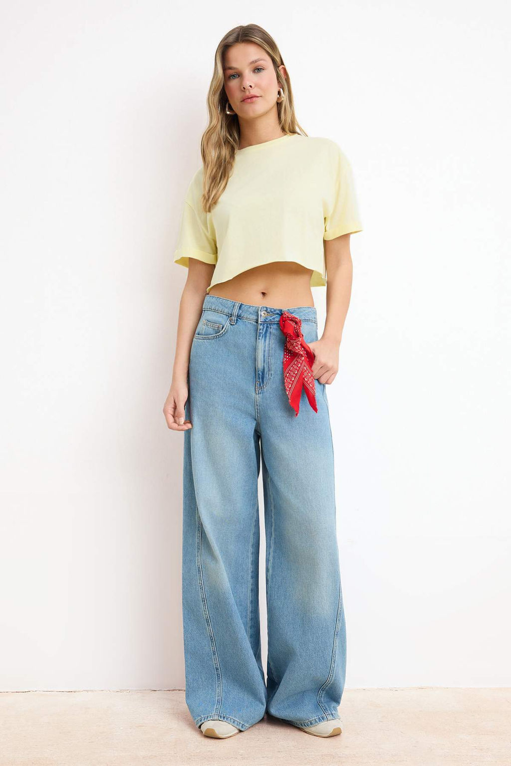 Sar? Boxy Dusuk Kol K?sa Kollu Crop/K?sa %100 Pamuk Orme T-Shirt TWOSS26TS00183