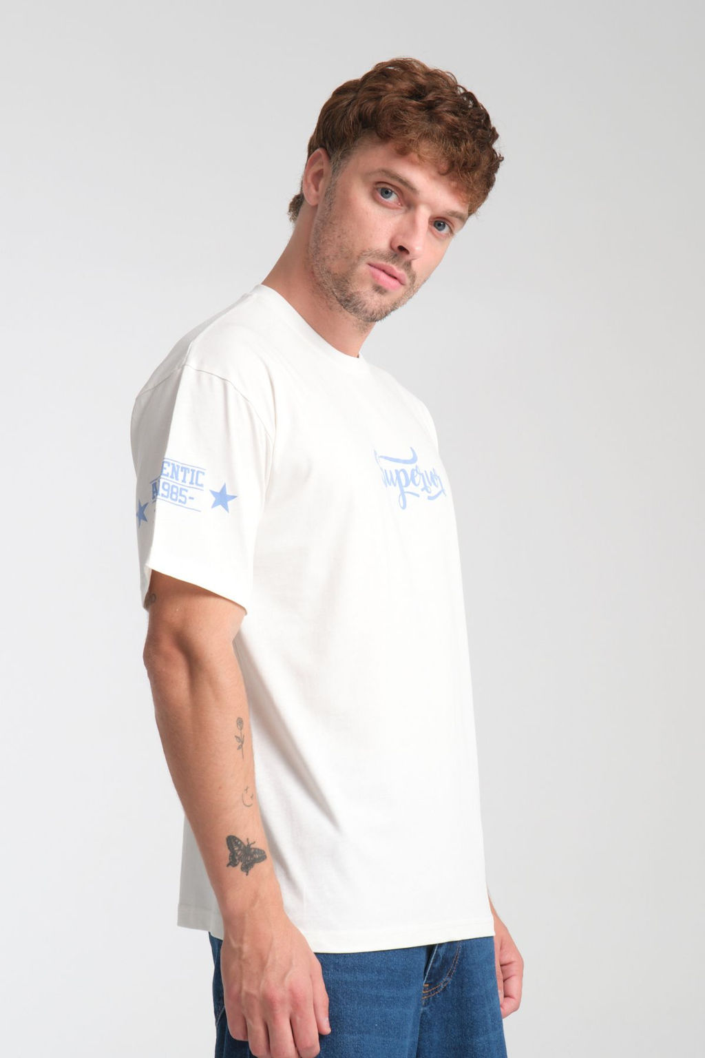 TRENDYOL MAN Beyaz Oversize/Genis Kesim Kabar?k Bask?l? %100 Pamuk T-Shirt TMNSS25TS00202