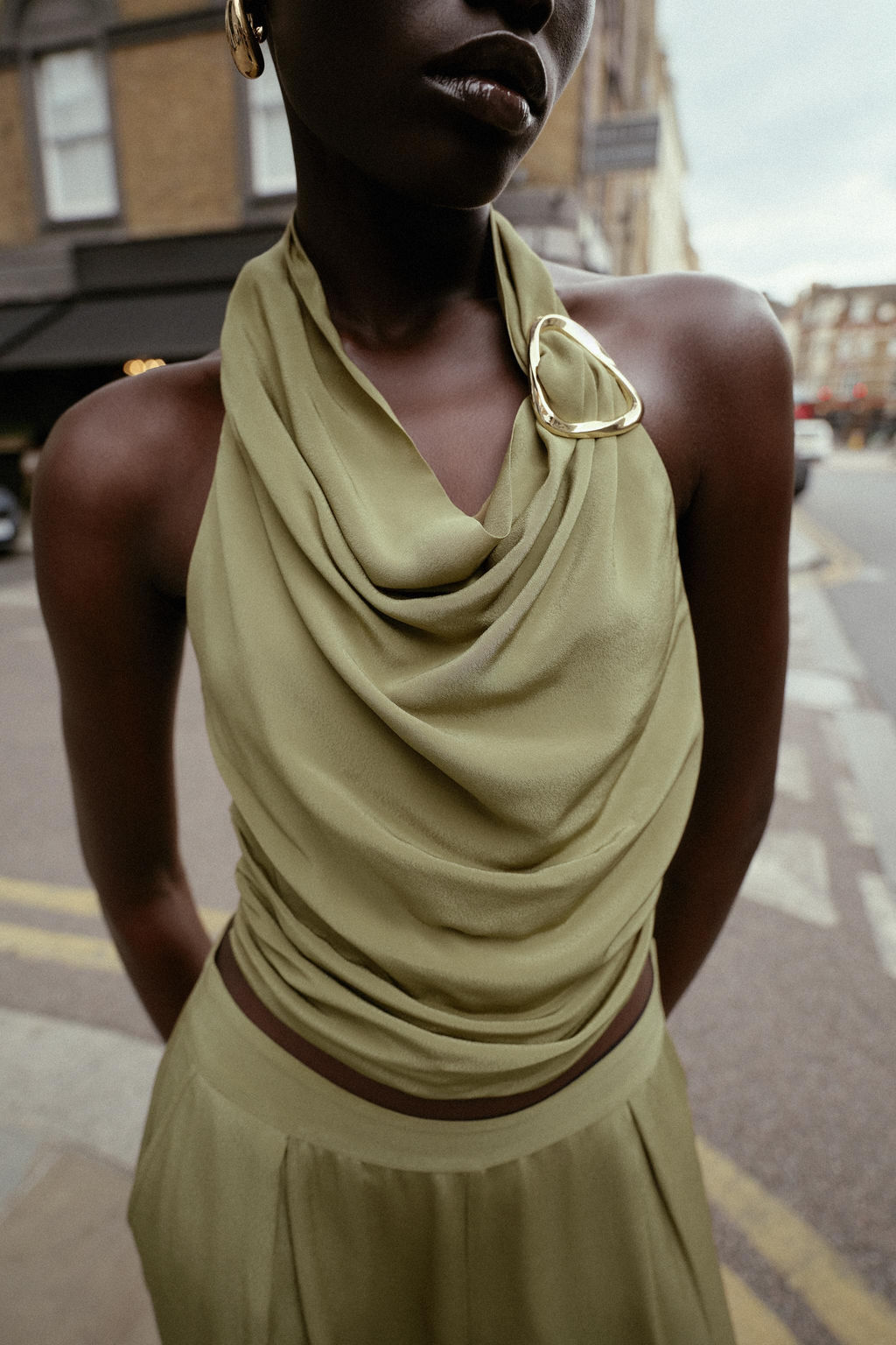 HALTER TOP WITH KNOT AND HARDWARE DETAIL - Zara фото 2