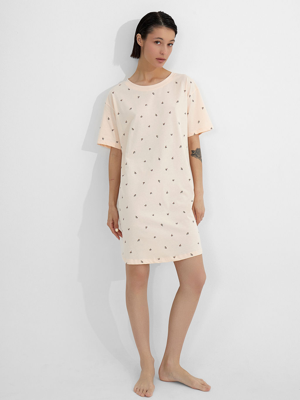 Сорочка ночная женская Mark Formelle бежевая с принтом  фото 4