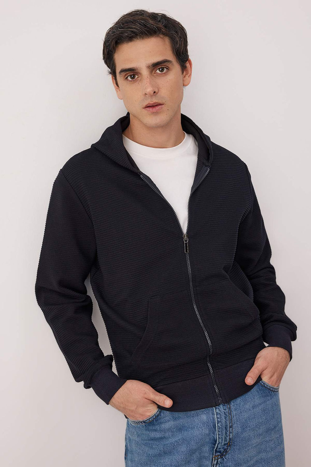 Siyah Regular/Normal Kesim Fermuarl? Kapusonlu Dokulu Sweatshirt TMNAW26SW00067 - Trendyolmilla фото 25