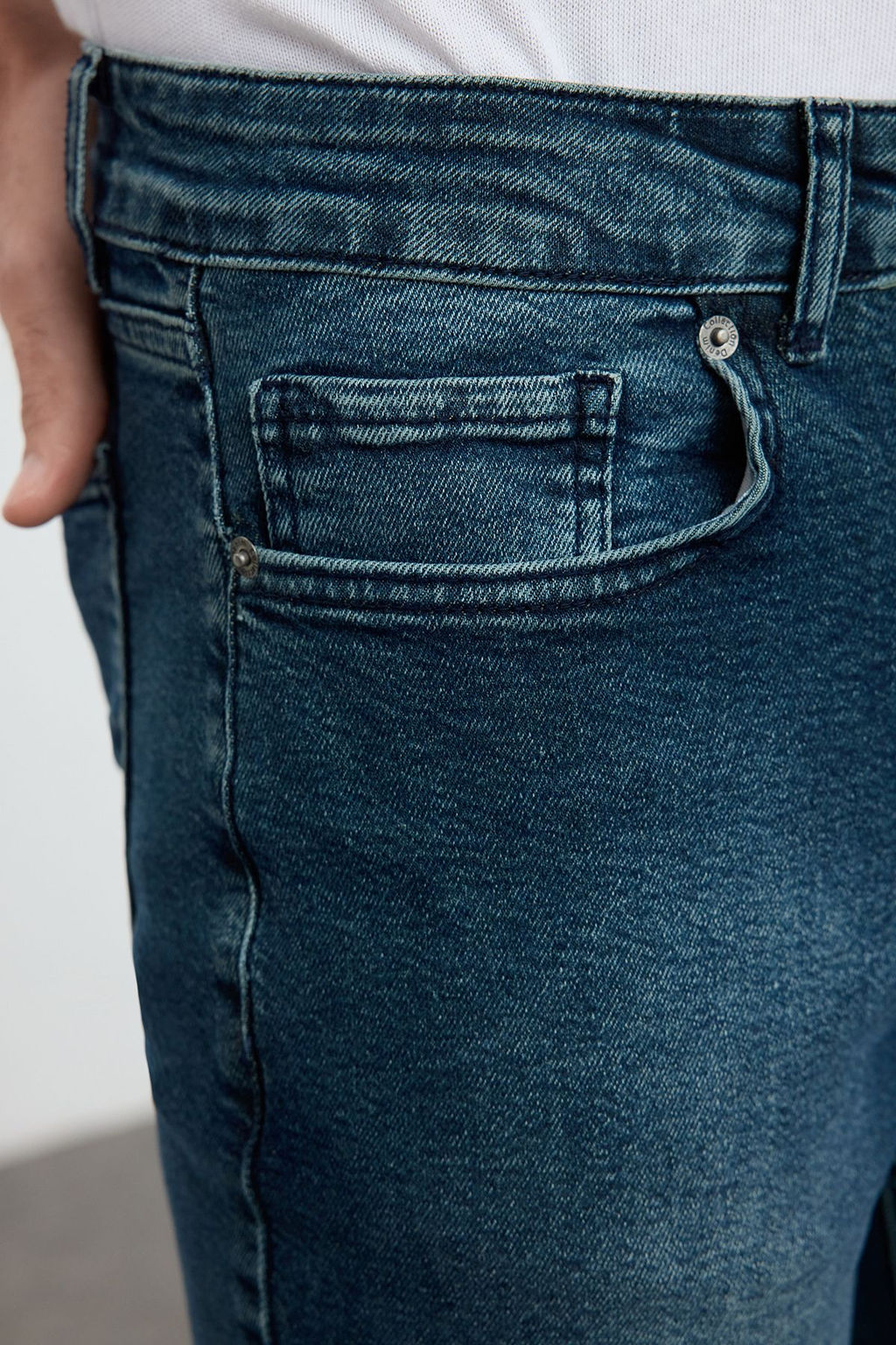 TRENDYOL MAN Ac?k Mavi Esnek Kumas T?rnakl? Destroylu Slim Fit Dar Kesim Jeans Kot Pantolon TMNSS21JE0067 - Trendyolmilla фото 10