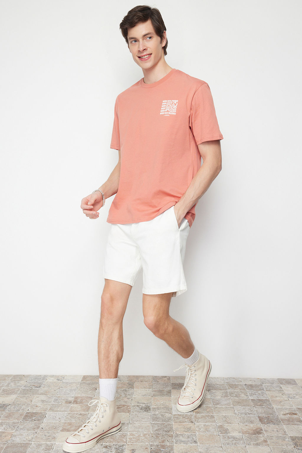 TRENDYOL MAN Gul Kurusu Oversize/Genis Kesim Yaz? Bask?l? K?sa Kollu %100 Pamuklu T-Shirt TMNSS24TS00015 - Trendyolmilla фото 2