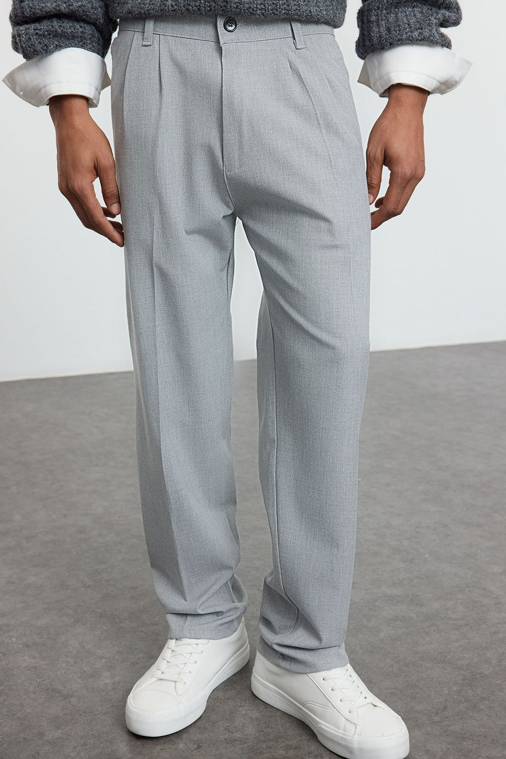 Gri Pileli Klasik Baggy Fit Kumas Pantolon TMNSS24PL00024