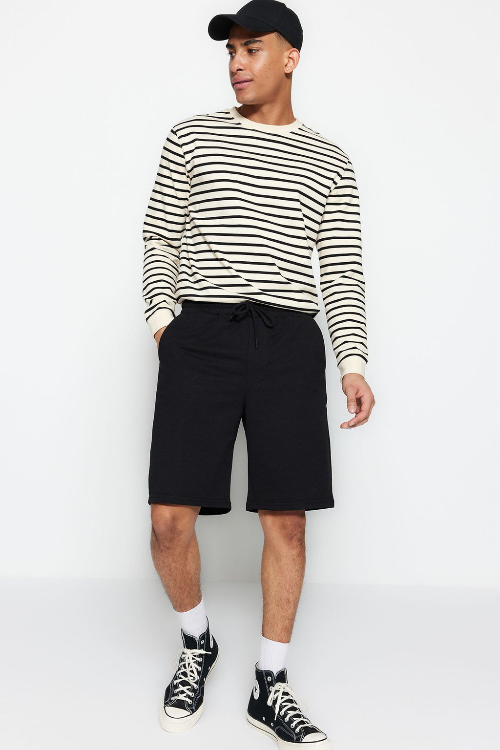 Basic Siyah Oversize/Genis Kesim Lastik Belli Bagc?kl? Sort TMNSS22SR0257