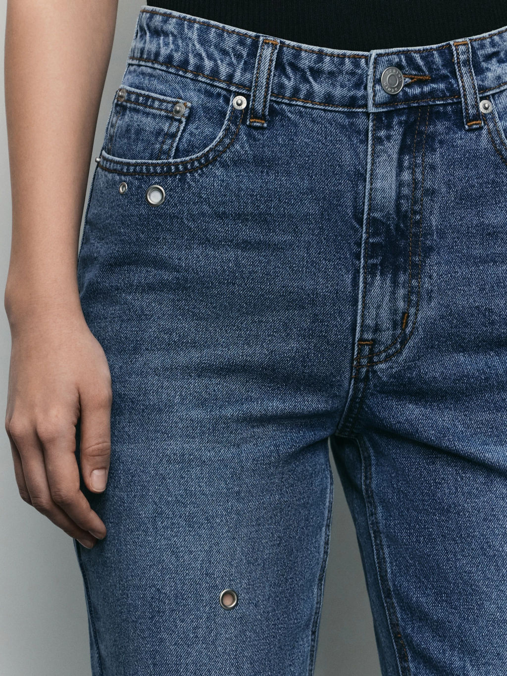 Джинсы straight с люверсами / Zarina фото 5