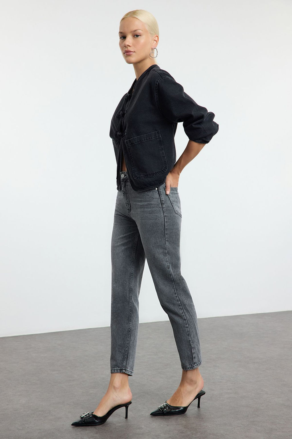 Siyah Yuksek Bel Mom Jeans TWOSS21JE0016 - Trendyolmilla фото 2