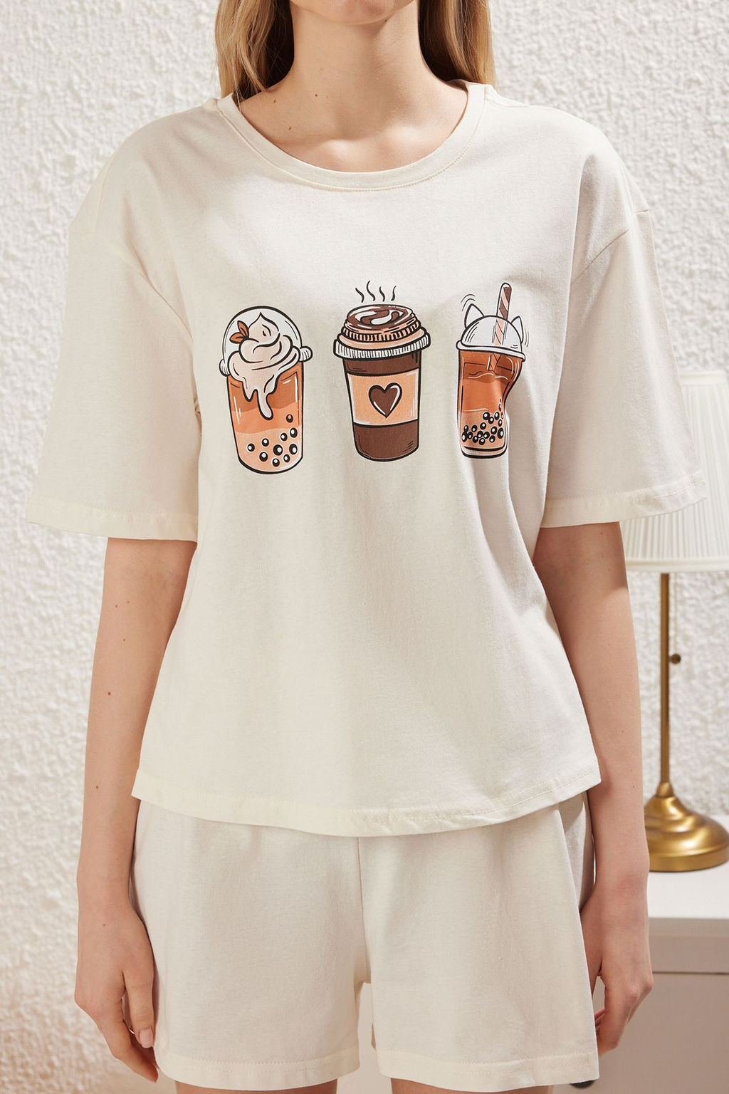 Trendyolmilla Ekru %100 Pamuklu Kahve Bask?l? Sortlu Orme Pijama Tak?m? THMSS25PT00247