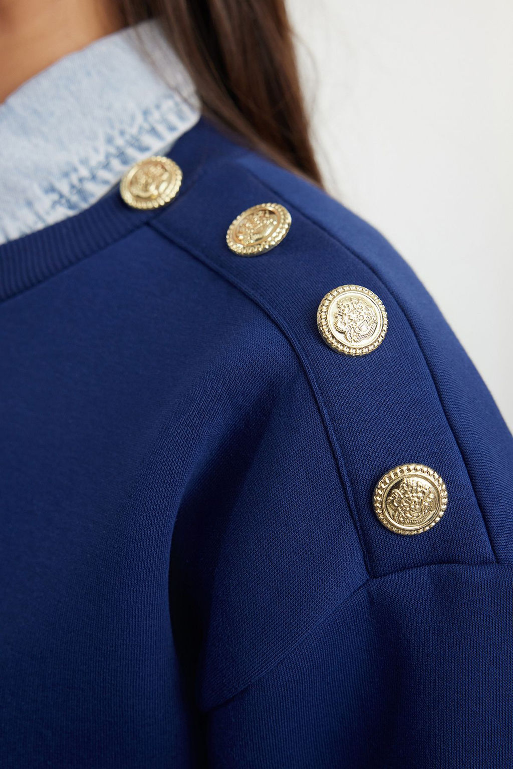 TRENDYOLMILLA Bej Sloganl? Dugme Detayl? Regular Kal?p Kal?n Ici Polarl? Orme Sweatshirt TWOAW25SW00015  фото 9