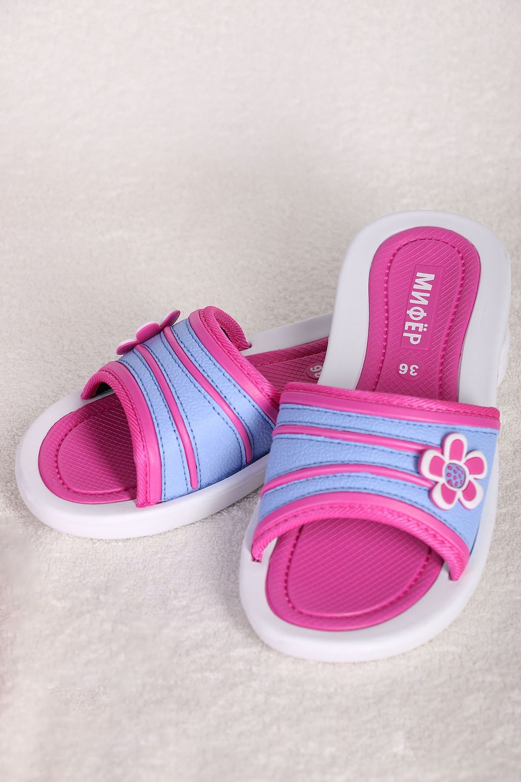 Пантолеты малиновые