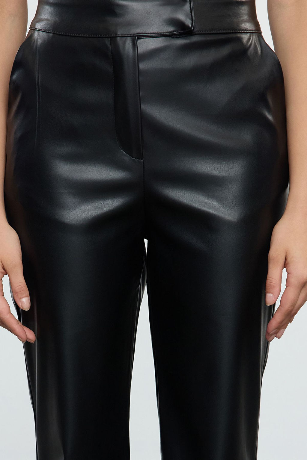 Siyah Suni Deri Straight/Duz Kesim Dokuma Pantolon TWOAW25PL00011 - Trendyolmilla фото 4