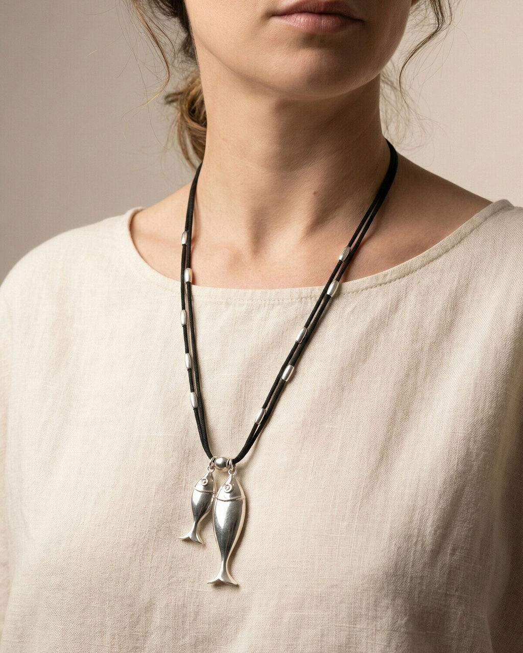 Кулон на шнурке Рыбки