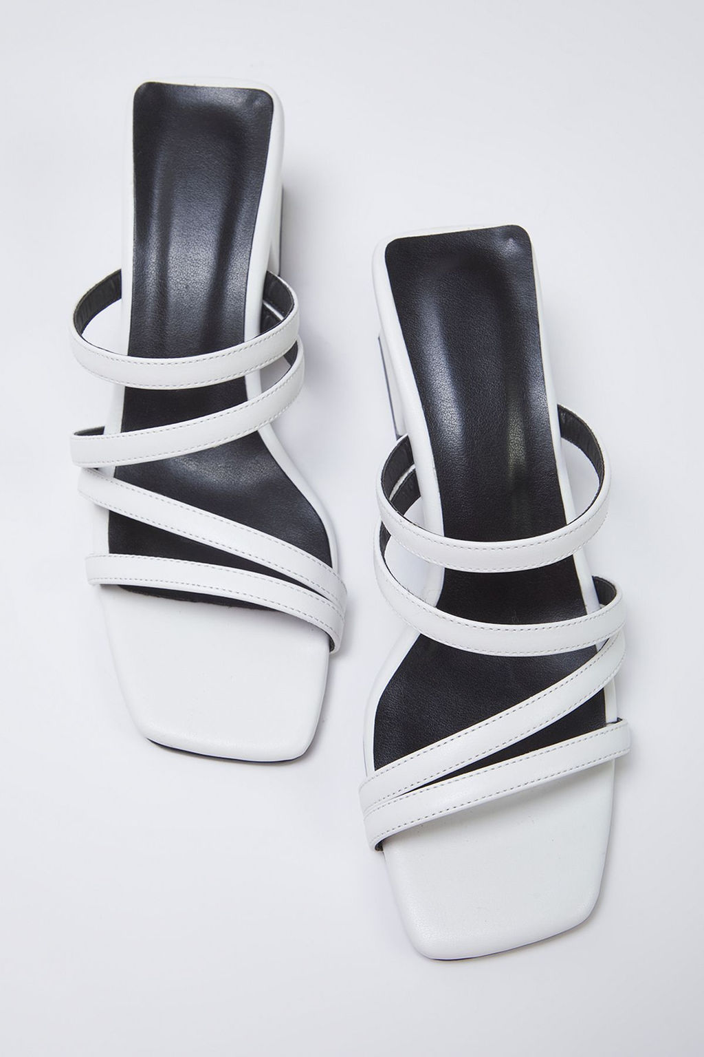 Trendyol Shoes Siyah Ince Bantl? Kare Burun Kad?n Blok Topuklu Terlik TAKSS25TO00065 - Trendyolmilla фото 6