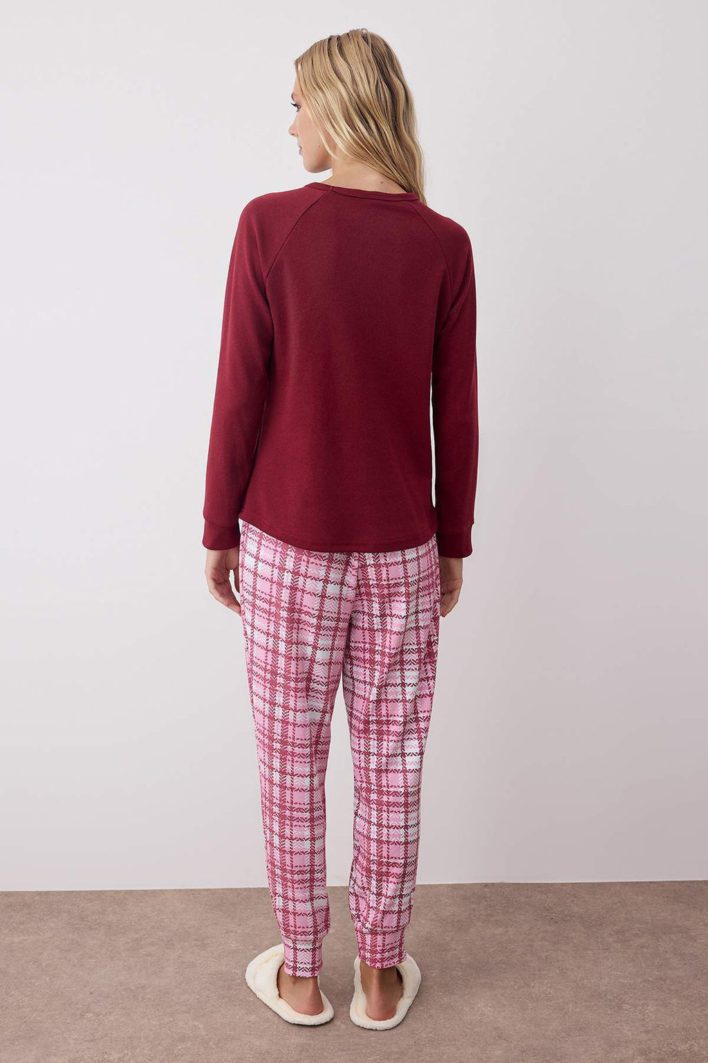 Trendyolmilla Fume Ay?c?kl? ve Penguen Bask?l? Ekoseli Yumos Orme Pijama Tak?m? THMAW22PT0395 фото 9