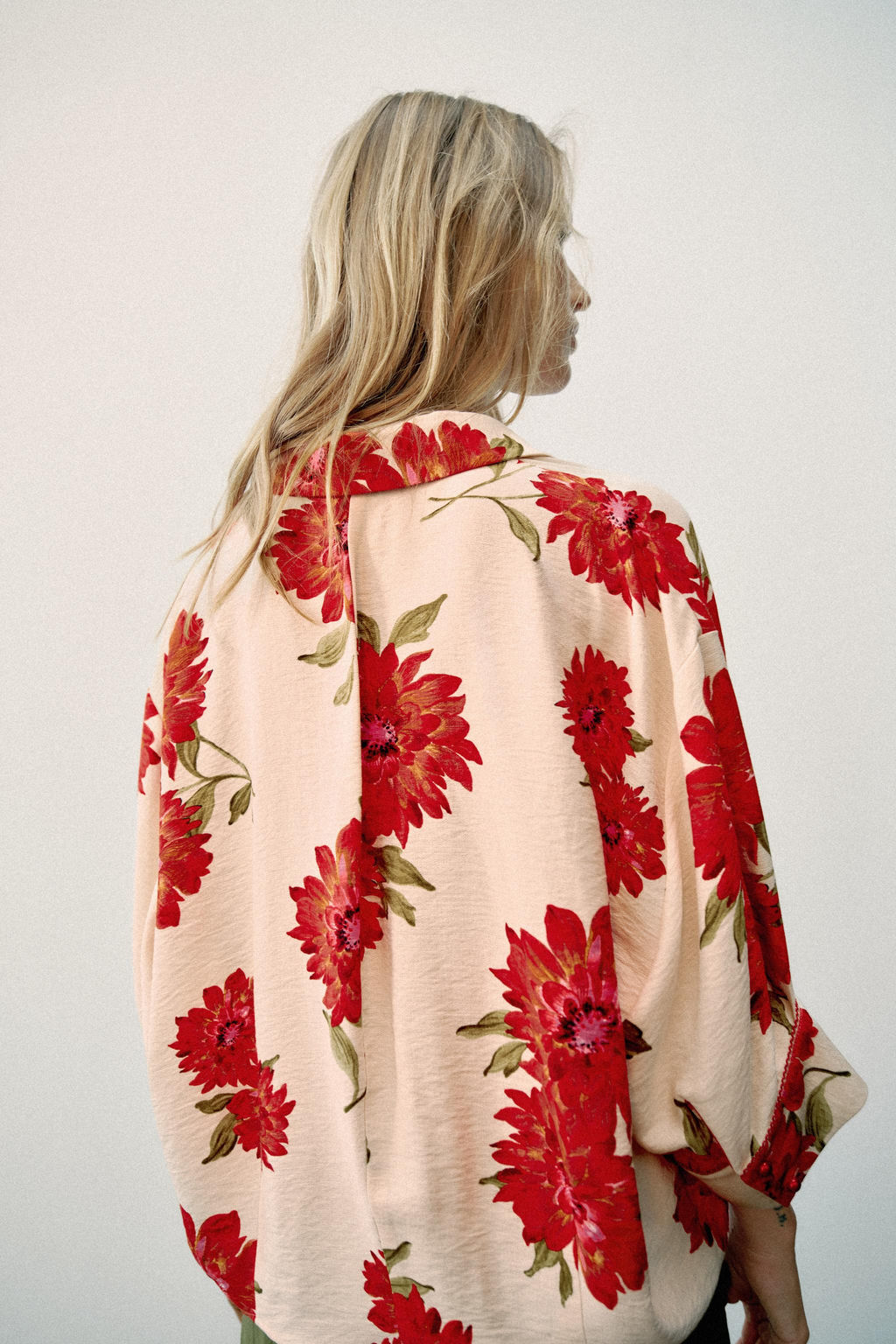 CAMISA ESTAMPADO FLORAL / Crudo / Rojo - Zara фото 6