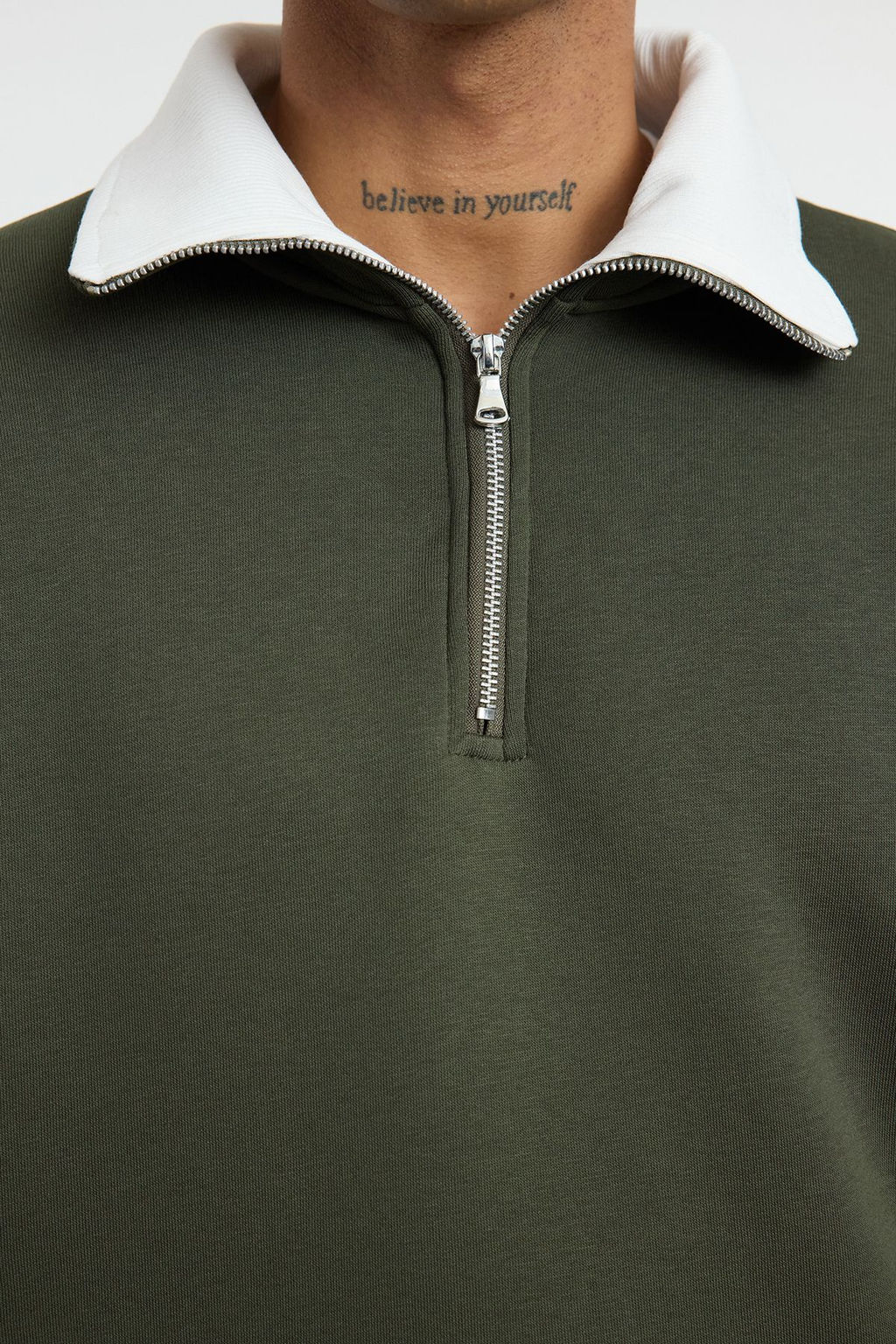 Haki Oversize/Genis Kesim Dik Yaka Fermuarl? Ici Polarl?/S?cak Tutan Sweatshirt TMNAW25SW00081