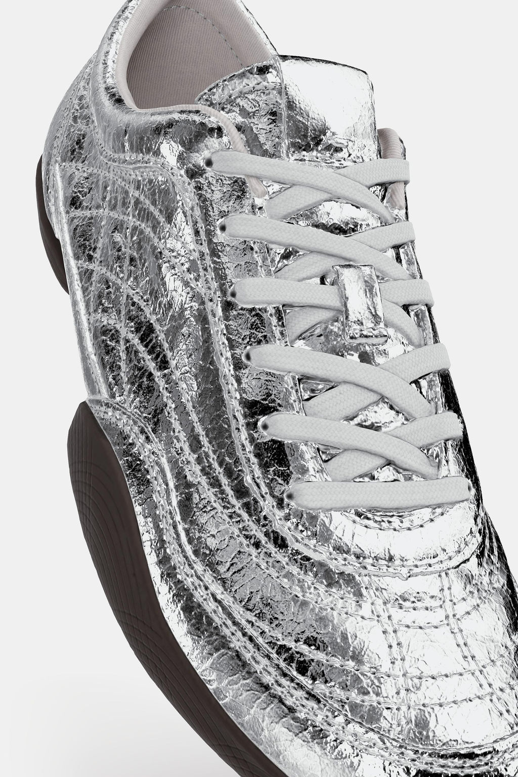 METALLIC-EFFECT TRAINERS