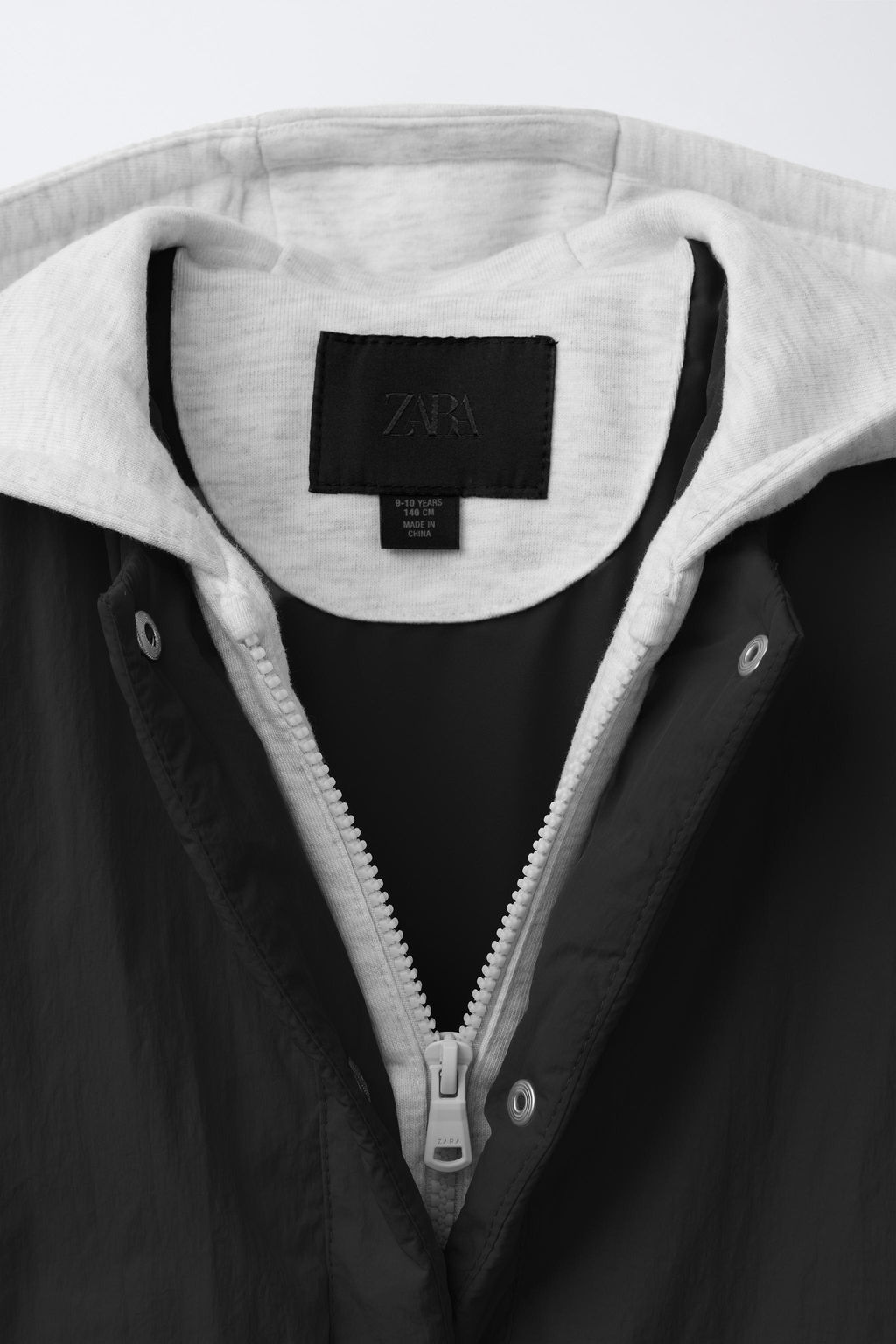 CAZADORA ACOLCHADA CAPUCHA FELPA / Negro