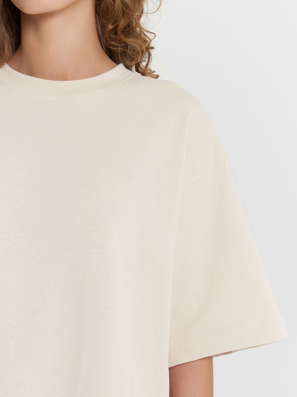 Футболка женская бежевая оверсайз