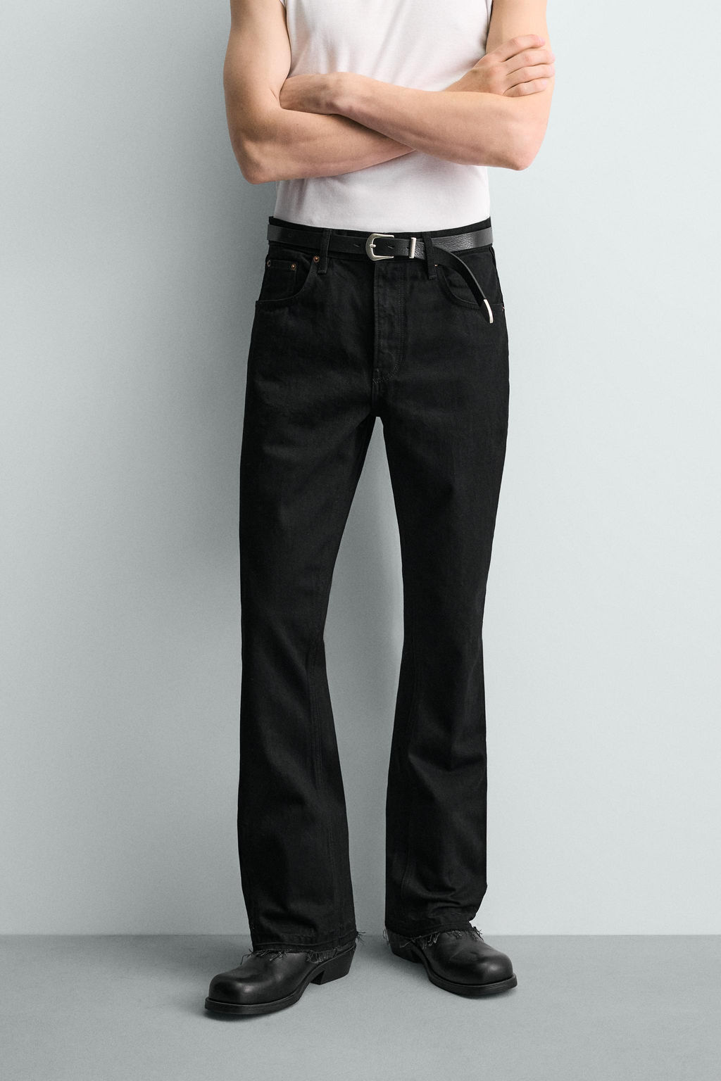 JEANS FLARE FIT ROTOS / Negro - Zara фото 16