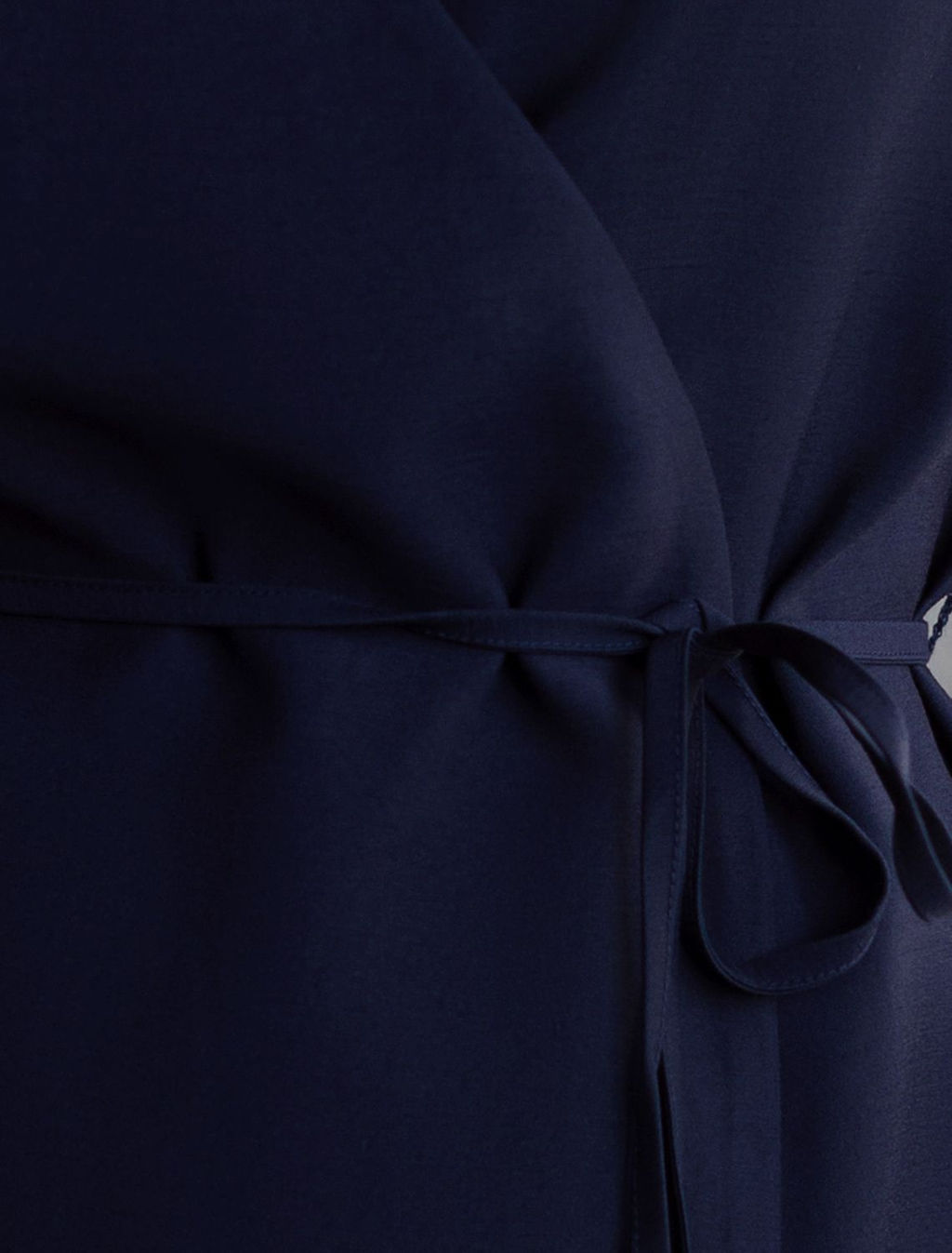 Жилет на запАх с поясом из плотного лиоцелла