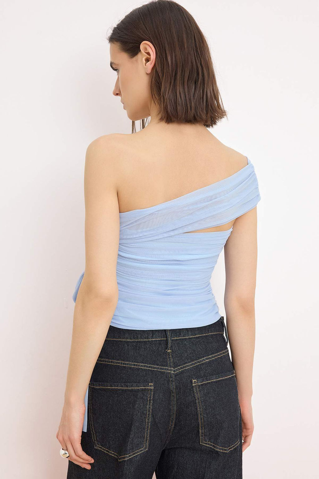 Mavi Asimetrik Yaka Baglama Detayl? Tul S?k Bluz TPRSS26BZ00044 - Trendyolmilla фото 4