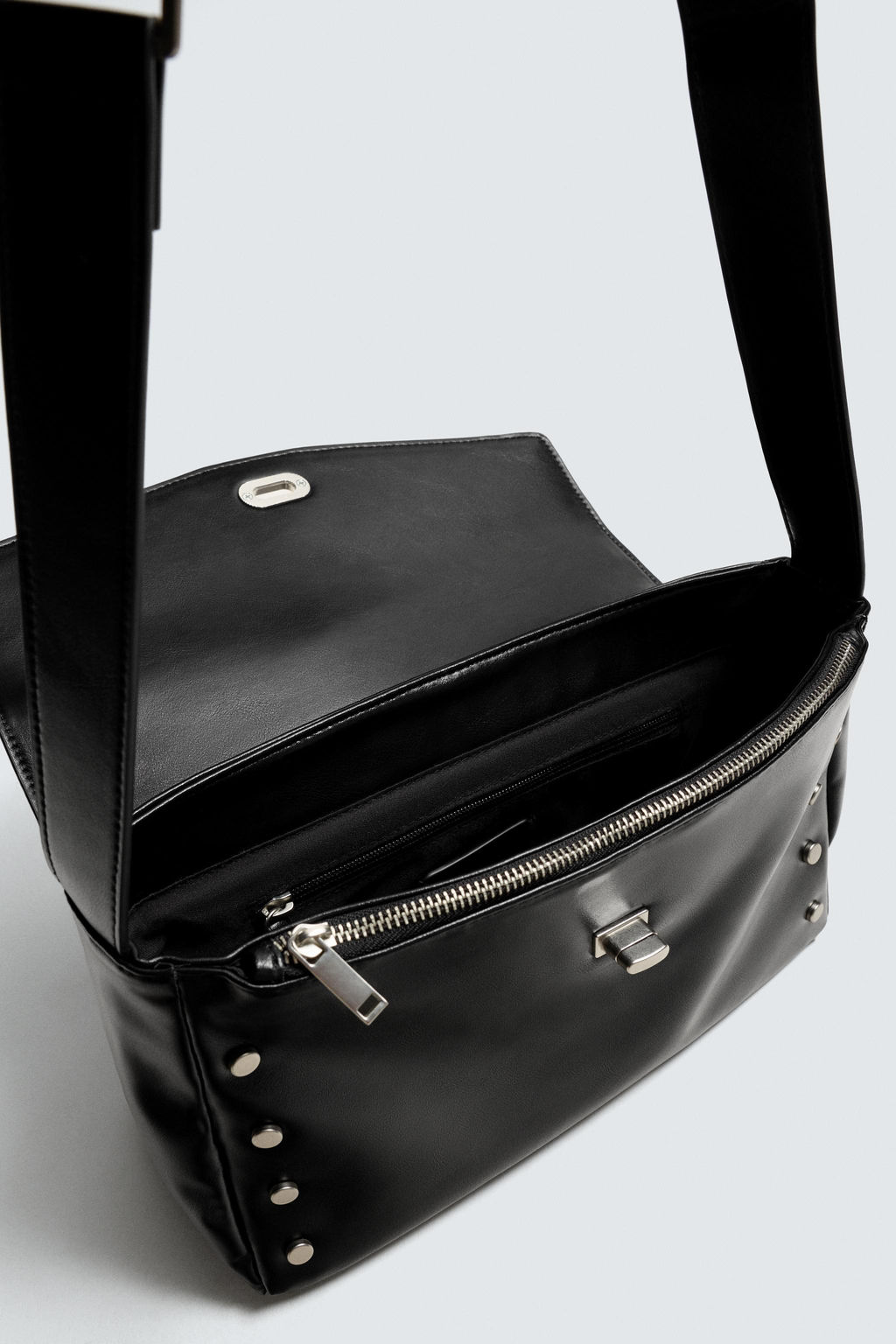CROSSBODY BAG WITH METAL DETAIL