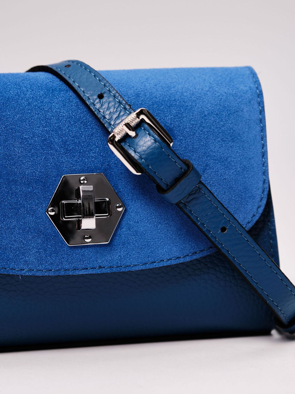 Сумка замшевая Deboro 31033 синяя гуашь