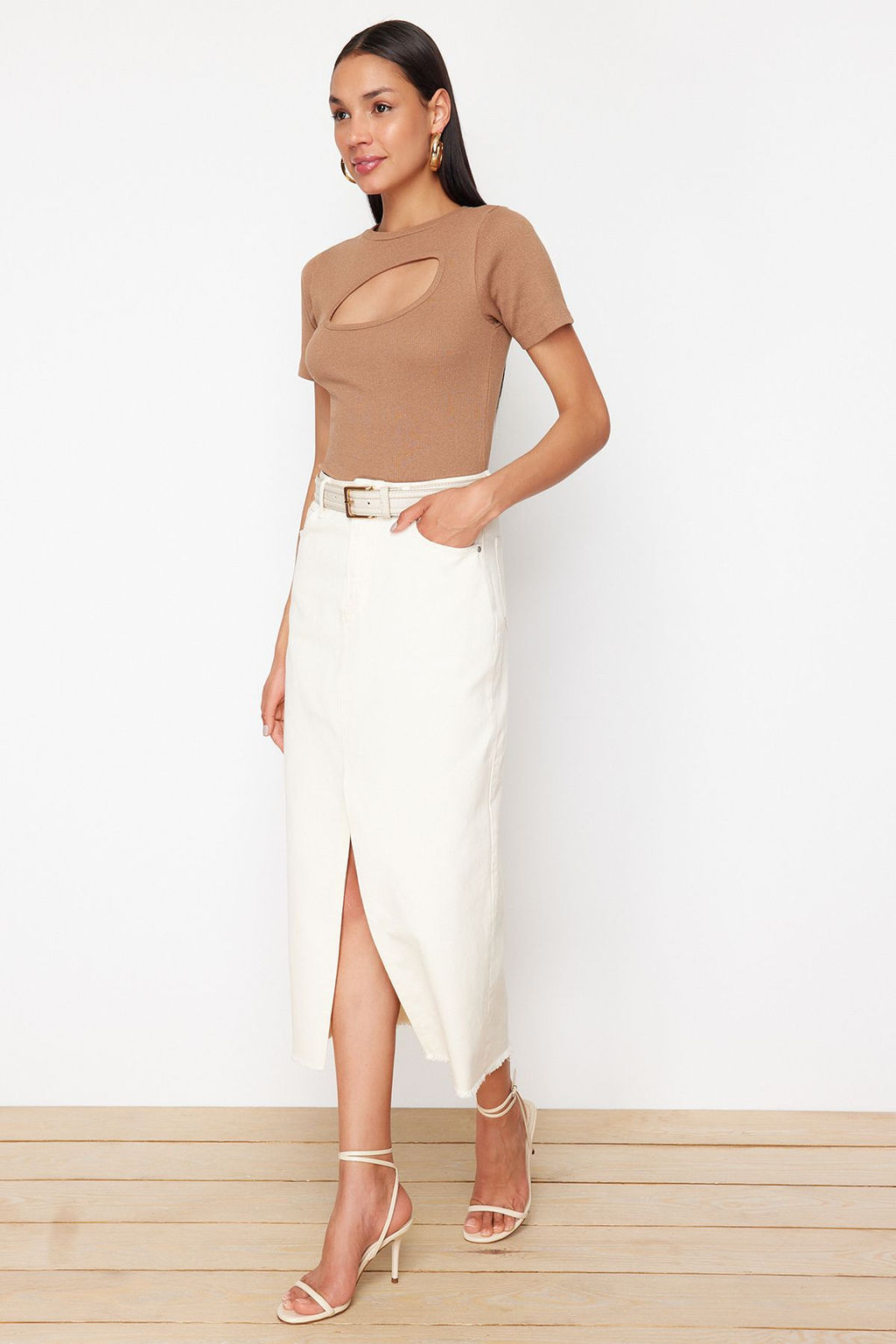 Trendyolmilla Siyah Cut Out Detayl? Fitted/Vucuda Oturan Bisiket Yaka Crop Fitilli Esnek Orme Bluz TWOSS22BZ0355  фото 21