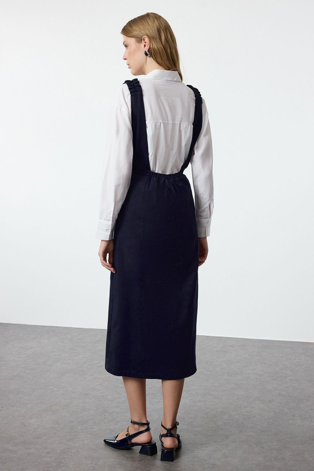 TRENDYOLMILLA Lacivert V Yaka Midi Jile Dokuma Elbise TWOAW25EL00146