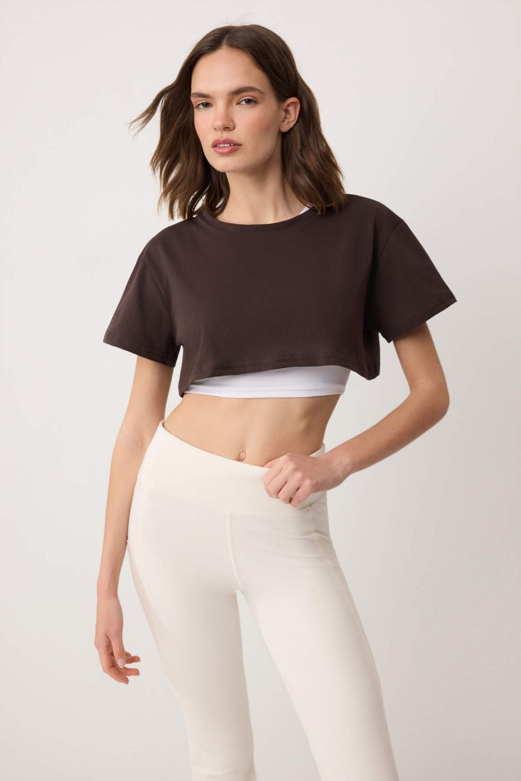 TRENDYOLMILLA Siyah Beyaz %100 Pamuklu 2 Katmanl? Reflektor Bask?l? Crop Orme Spor T-Shirt THMSS24TS00001 фото 25