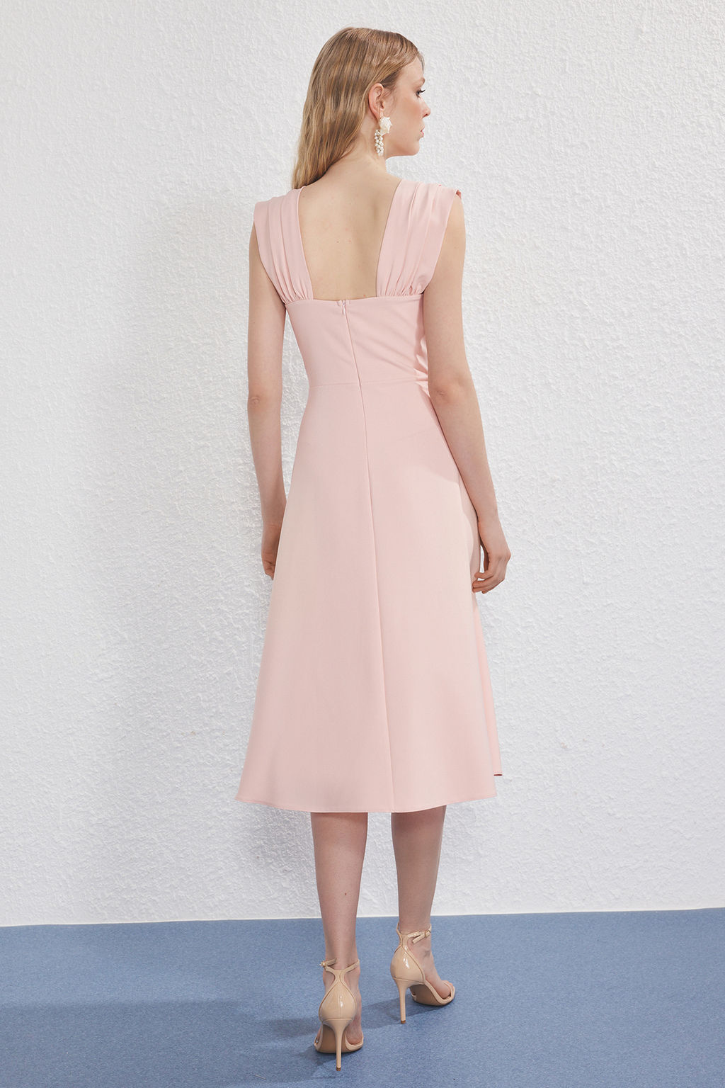 TRENDYOLMILLA Siyah Inci Detayl? Belden Ac?lan Dokuma Midi Elbise TPRSS25EL00287  фото 10